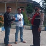 KANIT SAMAPTA POLSEK GUNUNGGURUH PATROLI DIALOGIS TEMUI WARGA, BERI HIMBAUAN PROKES & KAMTIBMAS