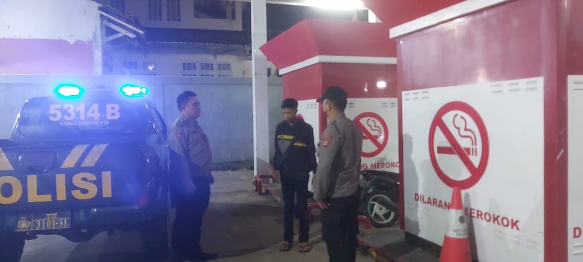 PASCA KENAIKAN HARGA BBM, KANIT BINMAS POLSEK GUNUNGGURUH POLRES SUKABUMI KOTA SAMBANGI SPBU MINI