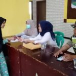 Babinsa Citamiang Koramil 0607-09/Cisaat Lakukan Pendamping Penerimaan BLT BBM
