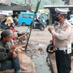 Kanit Lantas Polsek Gunungguruh Polres Sukabumi Kota Giat Dikmas Lantas Terhadap Pengunjung Pasar Pangleseran
