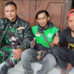 Jalin Kemitraan Dengan Warga, Babinsa Nagrak Cisaat Komsos Dengan Warga yang berprofesi Driver Ojek Online