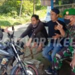 Tingkatkan Keamanan Lingkungan, Babinsa Sukamaju Koramil 0607-09/Cisaat Lakukan Komsos Dengan Warga