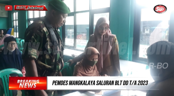 Didampingi Babinsa Pemdes Mangkalaya Bagikan BLT DD tahun 2023