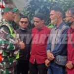 Bahas Perekonomian Pasca Lebaran, Babinsa Sukamaju Komsos Dengan Warga