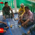 Bahas Keamanan Lingkungan, Babinsa Cibatu Koramil 0607-09/Cisaat Komsos Dengan Ketua RW