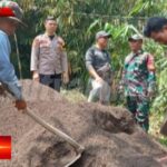 Manunggal Dengan Rakyat, Babinsa Sukamanis Koramil 0607-09/Cisaat Karya Bakti Pengecoran Jalan