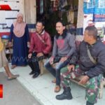 Melalui Komsos, Dekatkan Babinsa Kebonmanggu Dengan Pedagang Kelontong