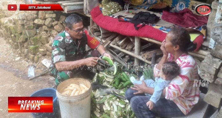Babinsa Padaasih Komsos dengan Pelaku UMKM Pengrajin Kripik Pisang