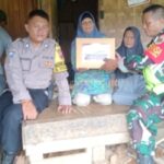 Sinergi TNI-Polri, Babinsa dan bhabinkamtibmas Salurkan Bansos di Kebonmanggu