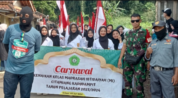 9 Grup Drumband dan 1 grup Angklung Turun ke Jalan meriahkan Acara Kenaikan kelas dan Perpisahan MI Citamiang