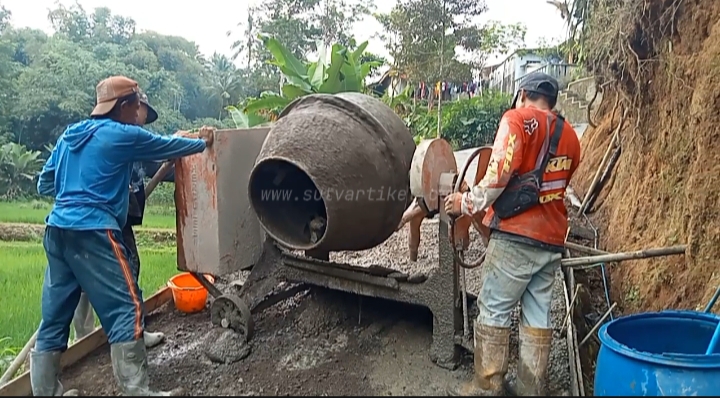 Gunakan Dana Desa, Pemdes Cikahuripan Lakukan Pengecoran Jalan Desa Sepanjang 150 meter di Kp. Gunungjati