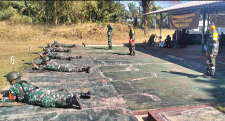 Anggota Koramil 0607-04/Kota Sukabumi Utara Latihan Menembak Senjata Ringan