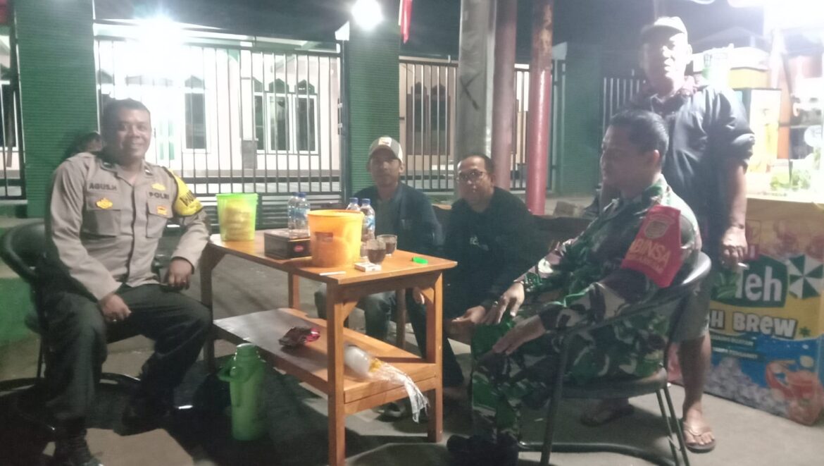 Wujudkan Wilayah Aman Jelang Pilkada, Babinsa Sukaresmi Patroli Malam Bersama Bhabinkamtibmas