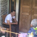 Sinergi, Babinsa Kelurahan Cikole Laksanakan Komsos Bersama Kasi Trantib dan Warga