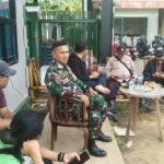 Menjelang Pilkada Serentak Babinsa Cibatu Koramil 09/Cisaat Komsos Dengan Ketua Pemuda