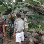 Bantu Masyarakat di Wilayah Binaan, Babinsa Gunungjaya Koramil 09/Cisaat Laksanakan Program TNI Manunggal Air Bersih