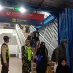 Jelang Tahun Baru, Babinsa Koramil 09/Cisaat Jaga Stasiun Kereta Api