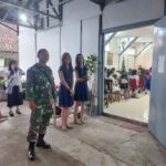 Babinsa Kel. Kebonjati Koramil 0607-04/Kota Sukabumi Utara, Laksanakan Pengamanan Natal di Pos Gereja