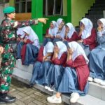 Melalui Komsos, Babinsa Padaasih Koramil 09/Cisaat Berikan Motivasi Kepada Pelajar Siswa-Siswi Yapim Jaya