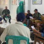 Bahas Program Fisik, Babinsa Sukamaju Koramil 09/Cisaat Hadiri Giat Sawala bersama Aparatur Desa