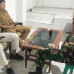 Komsos Bersama Kadus, Babinsa Cipetir Koramil 09/Cisaat Bahas Siaga Bencana