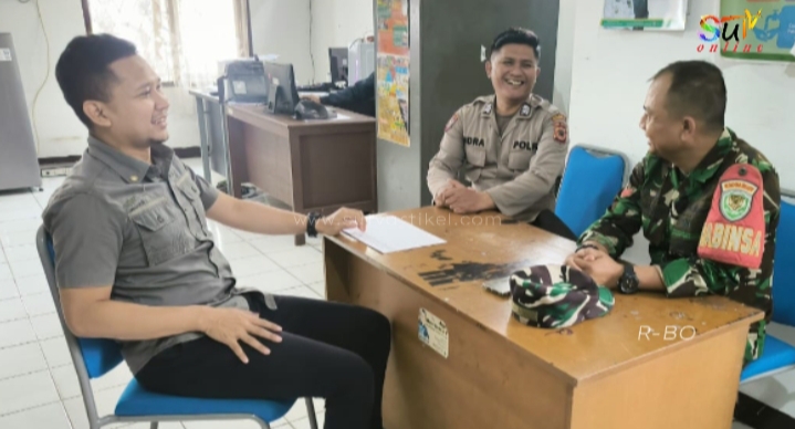 Komsos dengan Lurah, Babinsa Kebonjati Bersinergi dengan Bhabinkamtibmas Bahas Kamtibmas Wilayah