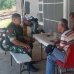 Meski Akhir Pekan, Babinsa Cikujang Komsos dengan Warga Himbauan Kamtibmas