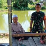 Babinsa Kutasirna Koramil 09/Cisaat melaksanakan Komsos Dengan Tomas dan Toga