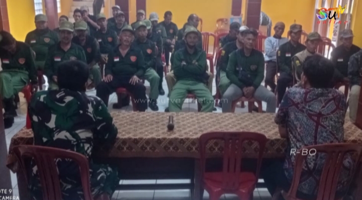 Tingkatkan Keamanan Lingkungan Babinsa Selajambe Komsos Dengan Linmas