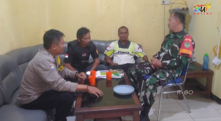 Komsos Bersama Karang Taruna, Babinsa Desa Kebon manggu Sosialisasikan Keamanan