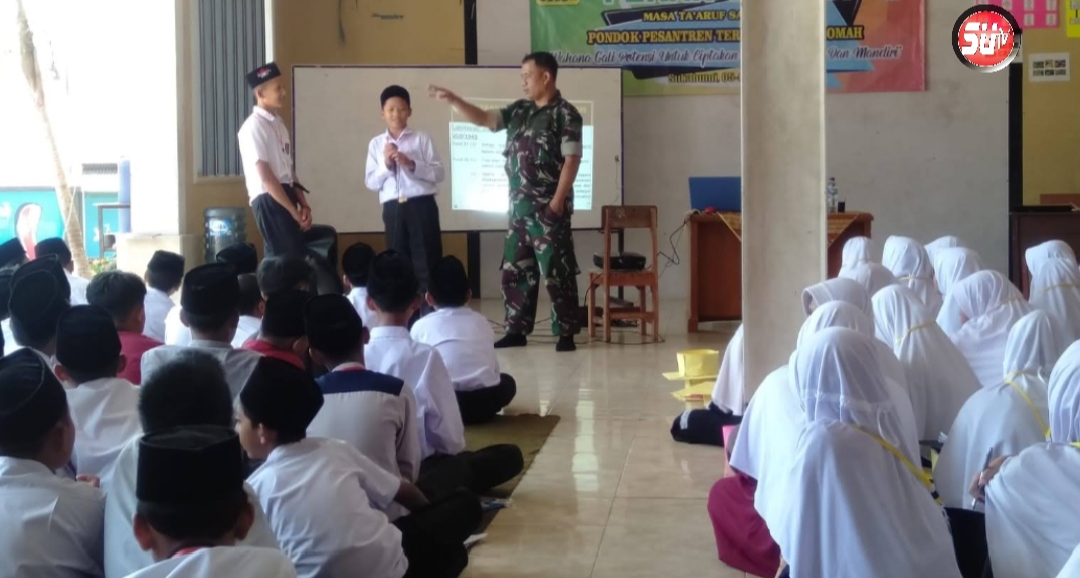 Tanamkan Rasa Cinta Tanah Air, Babinsa Sirnaresmi Berikan Materi Wasbang Kepada Siswa Siswi Pondok Pesantren Al Istiqomah