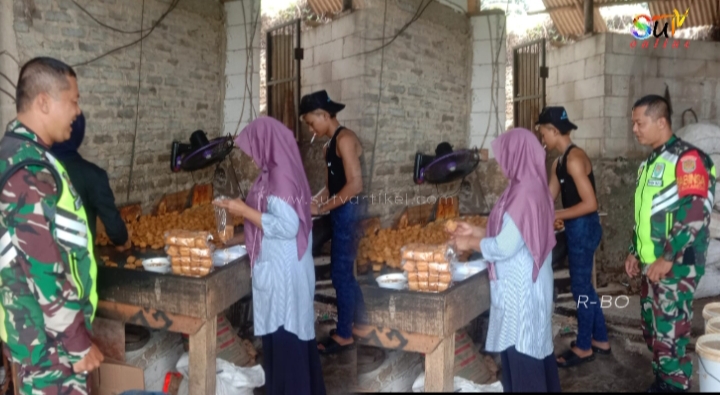 Motifasi Pelaku UMKM Babinsa Sukaresmi Sambangi Pembuat Tahu