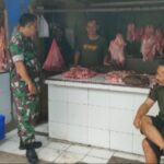 Komsos Ketahanan Pangan Nasional, Babinsa Sirnaresmi Kunjungi Pedagang Daging Sapi di Desa Binaan