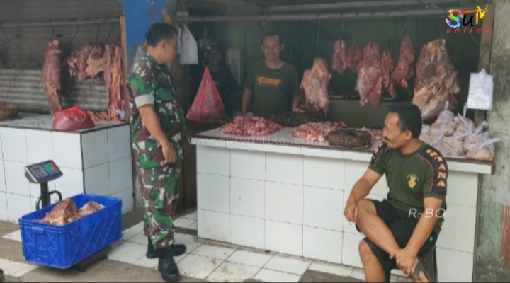 Komsos Ketahanan Pangan Nasional, Babinsa Sirnaresmi Kunjungi Pedagang Daging Sapi di Desa Binaan