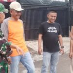 Jaga Silaturahmi di Bulan Ramadhan, Babinsa Sukasari Koramil 09/Cisaat Lakukan Komsos Bersama Warga