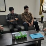 Tingkatkan Sinergitas di Hari Ke 12 Bulan Ramadhan, Babinsa Kel Kebonjati Komsos dengan Lurah