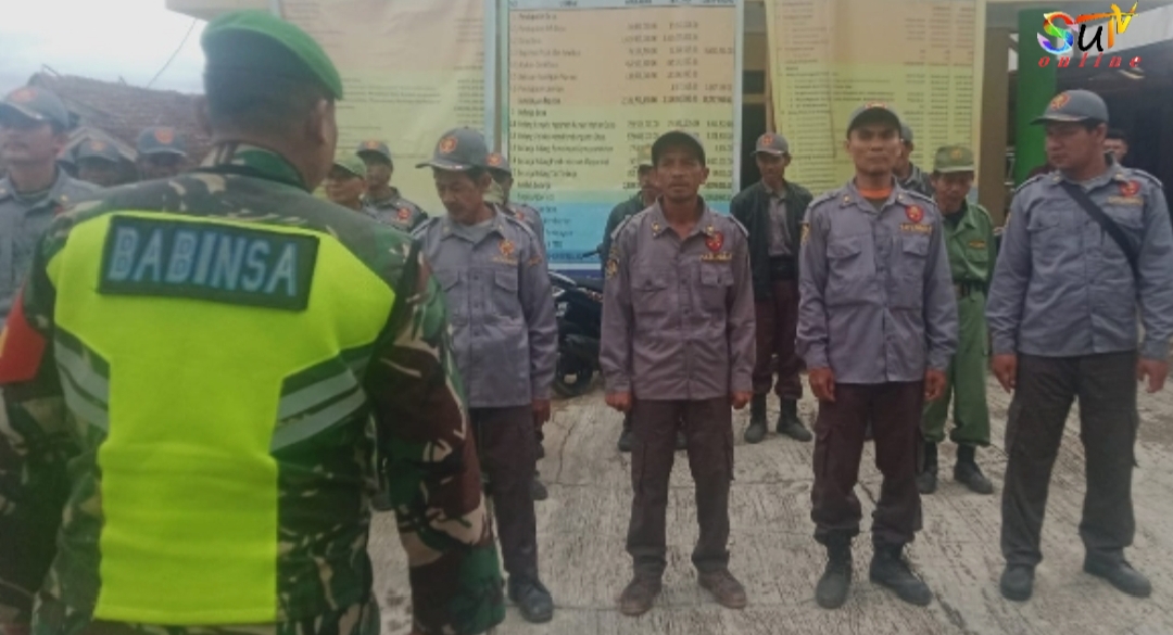 Antisipasi Perang Sarung, Babinsa Sukamanis Beri Arahan dan Cipta Kondisi Kepada Anggota Linmas