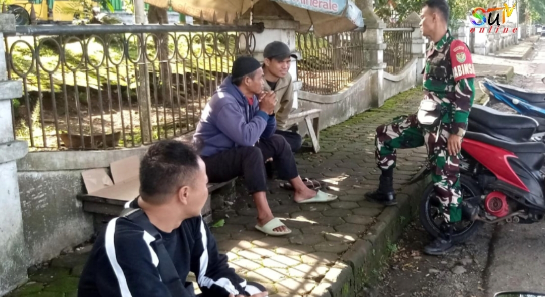 Meski di Bulan Ramadhan, Babinsa Citamiang Koramil 09/Cisaat Tetap Laksanakan Komsos Bersama Warga Binaan