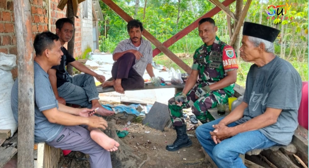 Komsos Dengan Ketua RW dan Tomas Babinsa Sukamantri Koramil 09/Cisaat Kopka Sumadi, Himbau Kamtibmas Jelang Lebaran