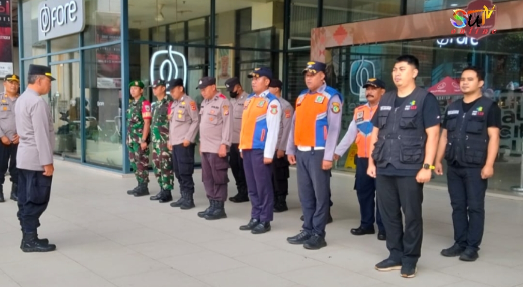 Pelayanan Prima, Anggota Koramil 04/Kota Sukabumi Utara Bersama Personel Pam Ops Ketupat Lodaya 2025, Apel Pagi di Pos Pengamanan Citymall