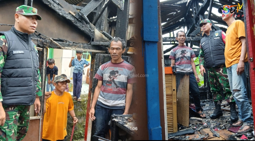 Babinsa Desa Sukamaju Koramil 09/Cisaat, Bantu Evakuasi Rumah Warga yang Terbakar