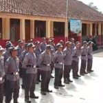 Babinsa Desa Sukamaju Berikan Pelatihan PBB dan Materi Wawasan Kebangsaan Bagi Anggota Linmas