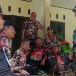 Mantapkan Silahturami dengan KBT, Babinsa Sukaresmi Koramil 09/Cisaat Komsos Bersama Anggota FKPPI
