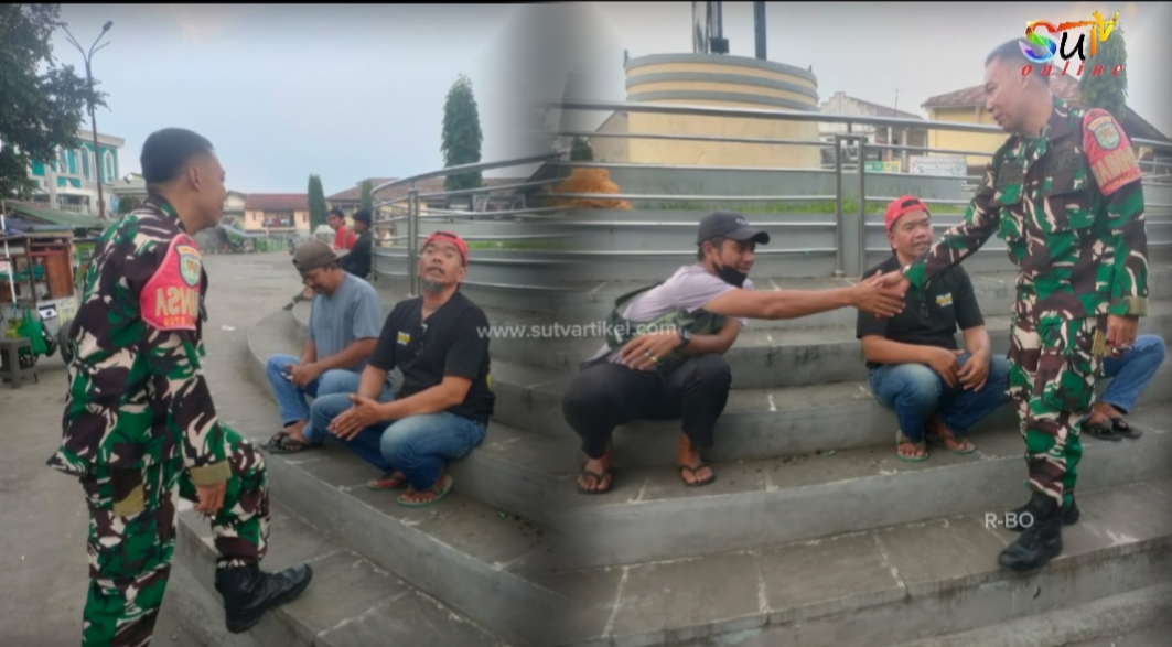 Babinsa Desa Cisaat Koramil 09/Cisaat Komsos Dengan Warga Dan Pantau Wilayah Binaan