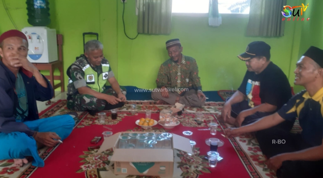 Komsos Babinsa Sukasari Bersama Tomas dan Toga, Bahas Keamanan Dan Ketertiban Lingkungan di wilayah binaan