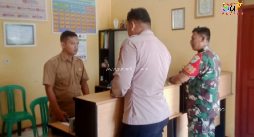 Update Data Wilayah, Babinsa Desa Sukamanis Melaksanakan Puldata Ter di Kantor Desa