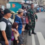 Babinsa Desa Sirnaresmi Koramil 09/Cisaat Komsos Dengan Siswa SDN Gentra Masekdas