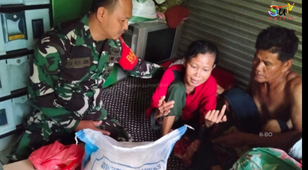 Menyisihkan Rezeki Untuk Berbagi, Babinsa Desa Kebonmanggu Koramil 09/Cisaat Berikan Bantuan Sembako ke Warga Binaan