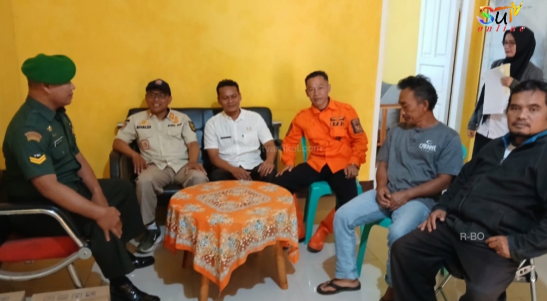 Menyambut HUT RI ke-80 Anggota Koramil 09/Cisaat Melaksanakan Komsos Dengan Aparatur Kecamatan Kadudampit