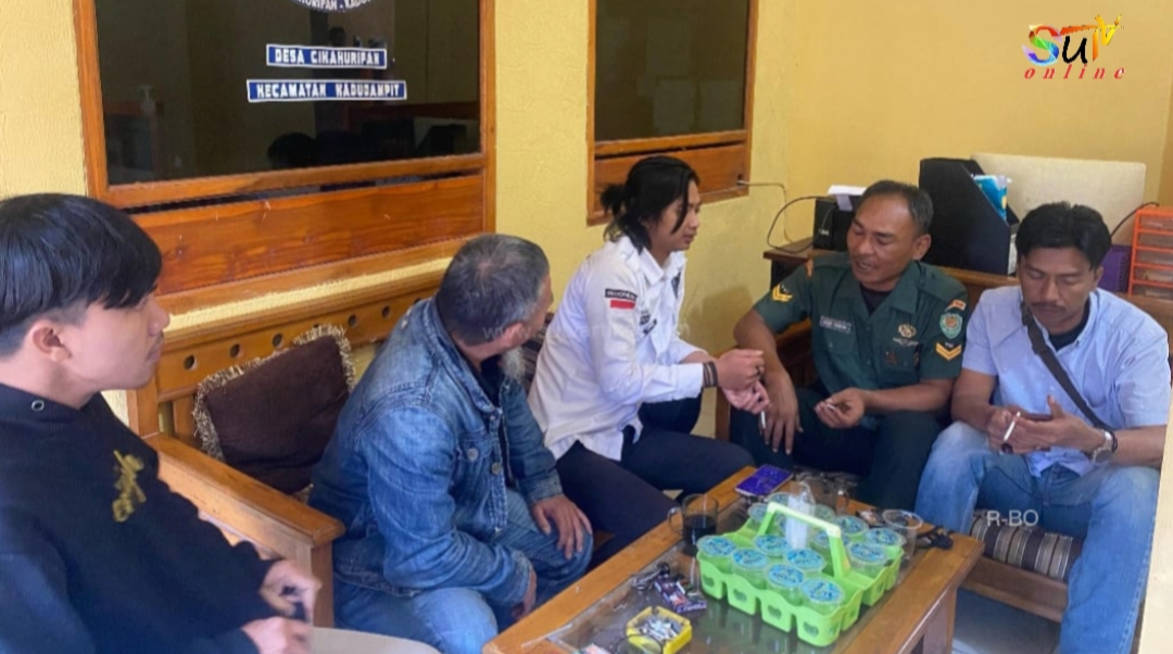 Babinsa Desa Cikahuripan Komsos Dengan Perangkat desa dan Anggota Koperasi Desa merah putih